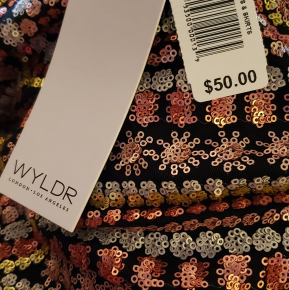 🆕️NWT gorgeous sequin strapless top - Picture 2 of 8